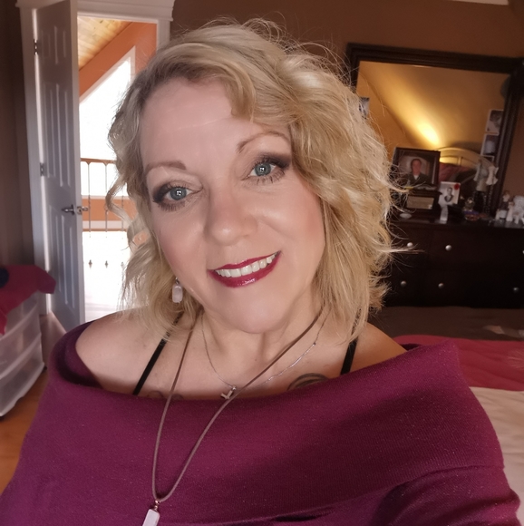 Meet your Posher, Raylene - Picture 1 of 1